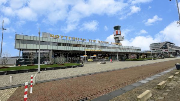 Met de taxi naar Rotterdam The Hague Airport